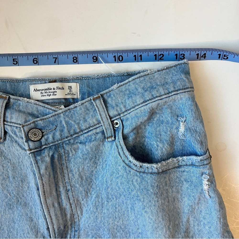 Abercrombie & Fitch Curve Love The 90’s Straight Ultra High Rise Light Wash - Picture 9 of 11